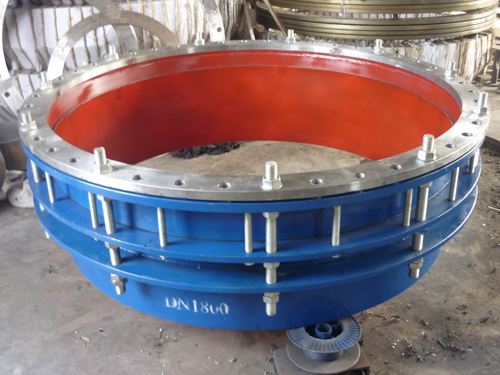 ���տɲ�ʽ�η��m�������^�ĳ���ڬF(xi��n)�r�c�l(f��)չڅ��